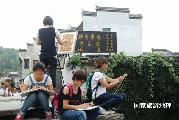 　　9月13日，座落在婺源縣秋口鎮(zhèn)李坑村“小橋、流水、人家”創(chuàng)作寫生基地的李坑章文灑店農(nóng)家樂。