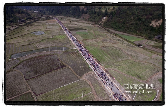 1700桌合攏宴，總長3.7公里，10380人同桌就餐，創(chuàng)歷史之最